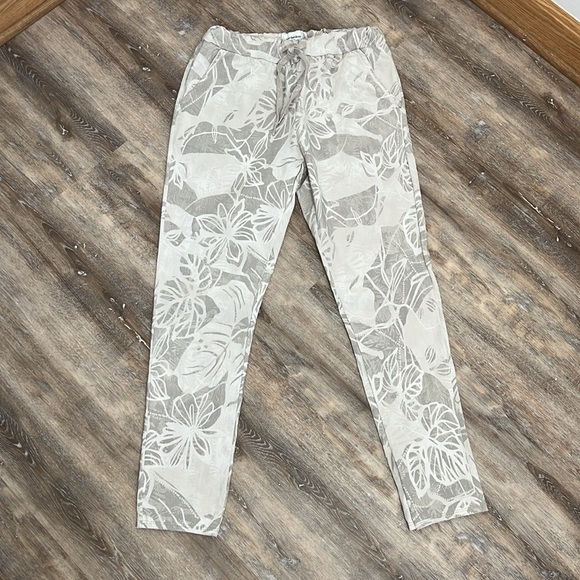 Nina Kindosa Paris Women Pull On Chali Pants Size M? Tropical Camo Print Neutral - Picture 4 of 16